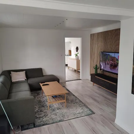 House Close To Town And Shopping Villa *
