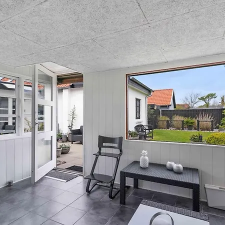 House Close To Town And Shopping Villa
